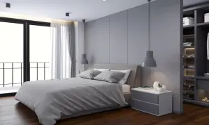 Moderne slaapkamer met een groot bed, nachtkastje en een open inloopkast. De plattegrond van deze slaapkamer met inloopkast is stijlvol en opgeruimd.