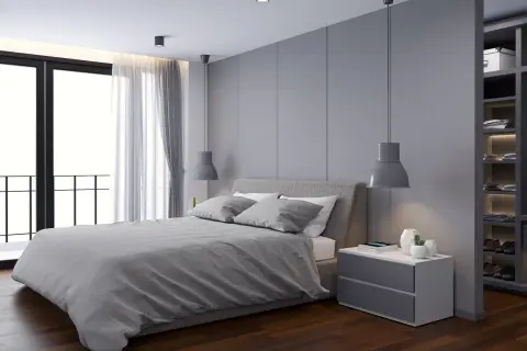 Moderne slaapkamer met een groot bed, nachtkastje en een open inloopkast. De plattegrond van deze slaapkamer met inloopkast is stijlvol en opgeruimd.