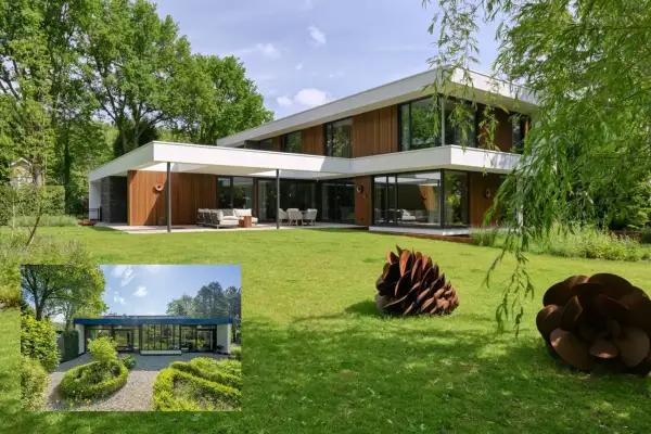 Moderne villa met veel glas en hout. Inspiratie voor huis verbouwen tips: strakke lijnen, groen en kunst in de tuin.