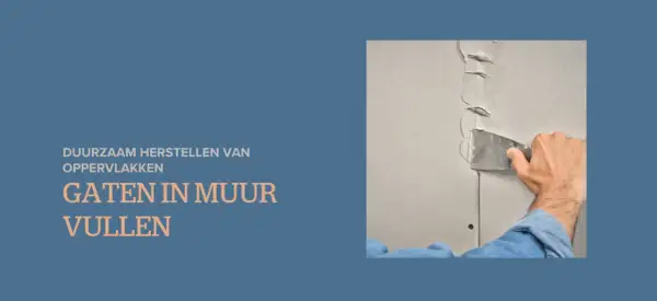 Hand met plamuurmes vult een gat in een muur met vulmiddel. Duurzaam herstellen van oppervlakken.